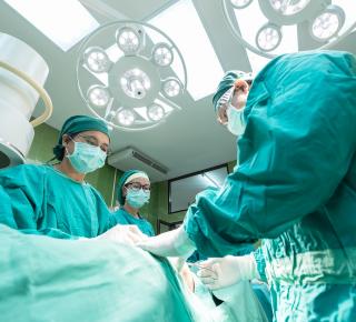 Les systèmes de santé peuvent-ils être sauvés par le progrès technologique ?